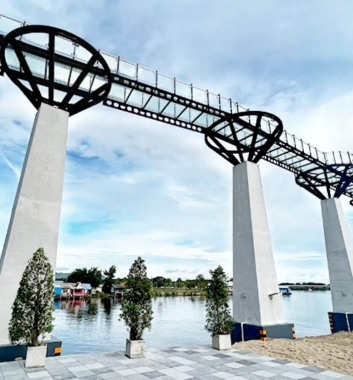 佛統府玻璃天空步道