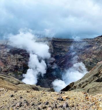 中岳阿蘇破火山口